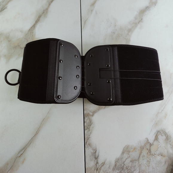 Mueller Green Adjustable Lumbar Back & Abdominal Support Brace, One Size - Picture 5 of 10